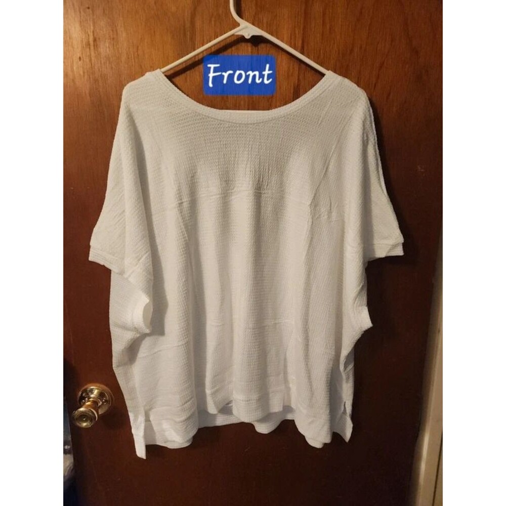 Lightweight white top Size Large New